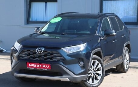 Toyota RAV4, 2019 год, 2 999 000 рублей, 1 фотография