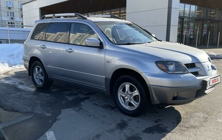 Mitsubishi Outlander III рестайлинг 3, 2004 год, 715 000 рублей, 3 фотография