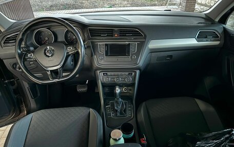 Volkswagen Tiguan II, 2017 год, 2 500 000 рублей, 3 фотография