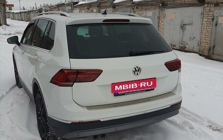 Volkswagen Tiguan II, 2018 год, 2 500 000 рублей, 3 фотография