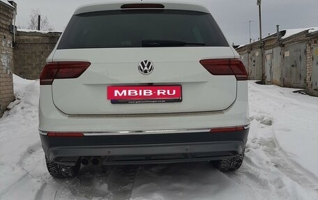 Volkswagen Tiguan II, 2018 год, 2 500 000 рублей, 5 фотография