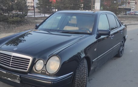 Mercedes-Benz E-Класс, 1996 год, 600 000 рублей, 2 фотография