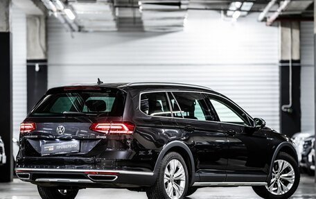 Volkswagen Passat B8 рестайлинг, 2018 год, 2 625 000 рублей, 3 фотография