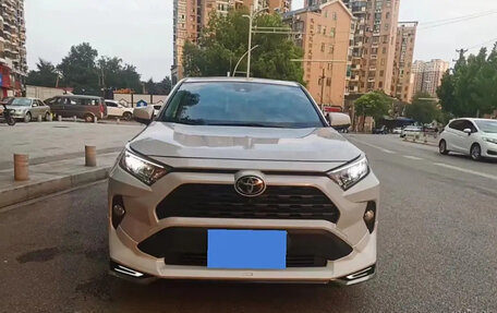 Toyota RAV4, 2020 год, 2 700 000 рублей, 2 фотография