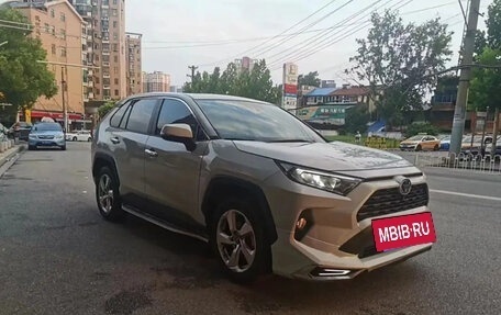 Toyota RAV4, 2020 год, 2 700 000 рублей, 3 фотография