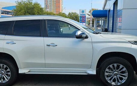 Mitsubishi Pajero Sport III рестайлинг, 2021 год, 4 650 000 рублей, 2 фотография