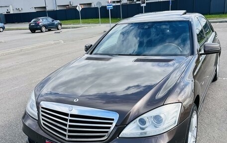 Mercedes-Benz S-Класс, 2009 год, 1 850 000 рублей, 2 фотография