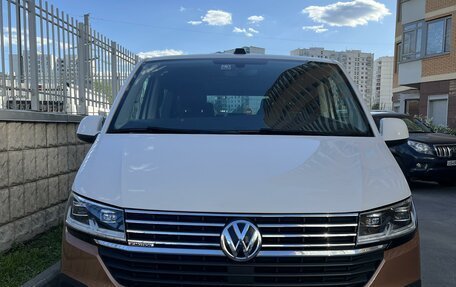 Volkswagen Multivan T6 рестайлинг, 2020 год, 7 500 000 рублей, 3 фотография