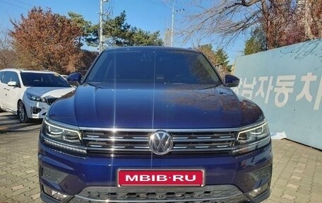 Volkswagen Tiguan II, 2019 год, 2 471 007 рублей, 2 фотография