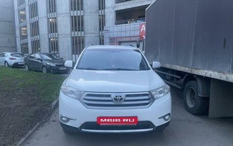 Toyota Highlander III, 2011 год, 1 800 000 рублей, 2 фотография