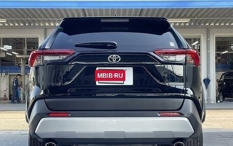 Toyota RAV4, 2021 год, 2 380 000 рублей, 4 фотография
