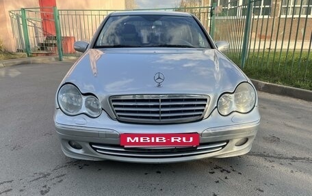 Mercedes-Benz C-Класс, 2006 год, 580 000 рублей, 3 фотография