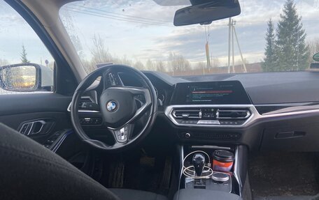 BMW 3 серия, 2019 год, 3 250 000 рублей, 3 фотография