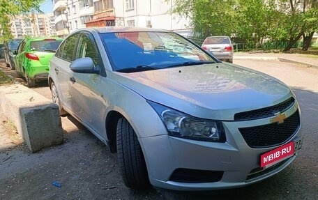 Chevrolet Cruze II, 2011 год, 600 000 рублей, 2 фотография