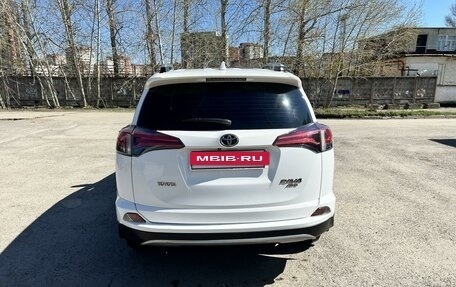 Toyota RAV4, 2017 год, 2 950 000 рублей, 4 фотография