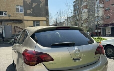 Opel Astra J, 2011 год, 890 000 рублей, 3 фотография