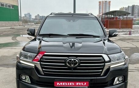 Toyota Land Cruiser 200, 2016 год, 6 060 000 рублей, 2 фотография