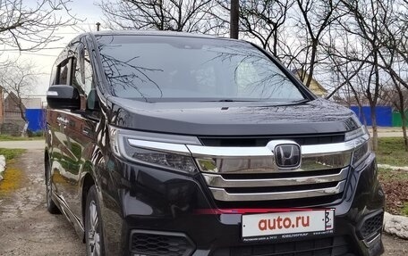 Honda Stepwgn IV, 2018 год, 3 350 000 рублей, 2 фотография