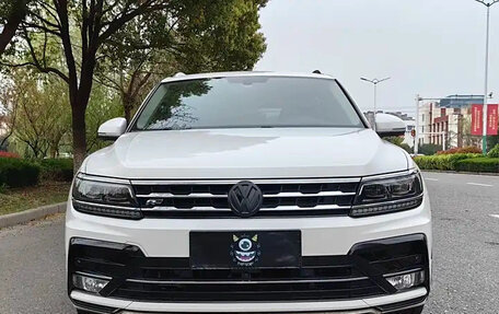 Volkswagen Tiguan II, 2020 год, 1 880 000 рублей, 2 фотография
