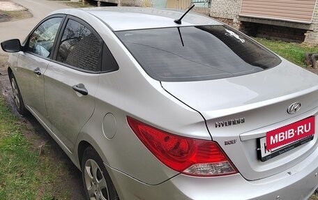 Hyundai Solaris II рестайлинг, 2013 год, 700 000 рублей, 3 фотография