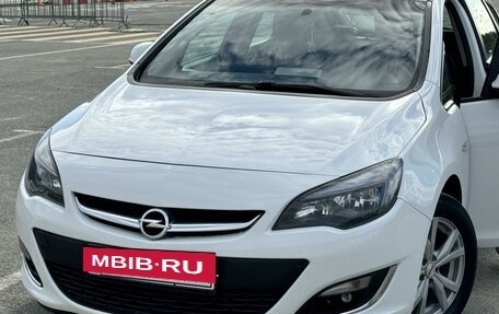 Opel Astra J, 2012 год, 740 000 рублей, 2 фотография