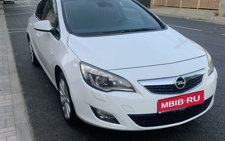 Opel Astra J, 2011 год, 900 000 рублей, 2 фотография