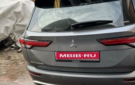 Mitsubishi Outlander, 2023 год, 5 500 000 рублей, 5 фотография