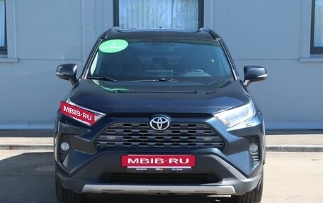 Toyota RAV4, 2019 год, 2 999 000 рублей, 2 фотография