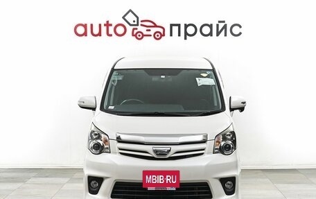 Toyota Noah III, 2013 год, 2 100 000 рублей, 2 фотография