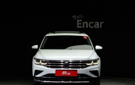 Volkswagen Tiguan II, 2021 год, 2 553 564 рублей, 2 фотография