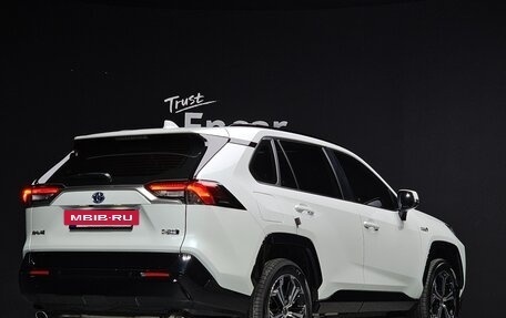 Toyota RAV4, 2023 год, 5 760 000 рублей, 3 фотография
