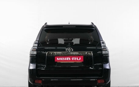 Toyota Land Cruiser Prado 150 рестайлинг 2, 2021 год, 7 899 000 рублей, 4 фотография