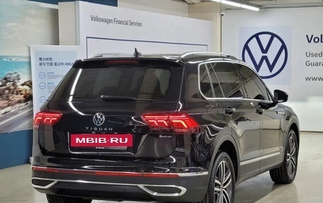 Volkswagen Tiguan II, 2023 год, 4 400 000 рублей, 4 фотография