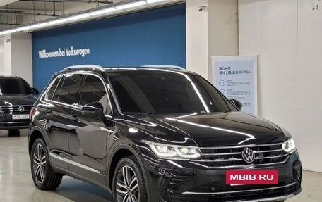 Volkswagen Tiguan II, 2023 год, 4 400 000 рублей, 3 фотография
