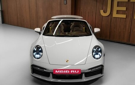 Porsche 911, 2021 год, 37 000 000 рублей, 6 фотография