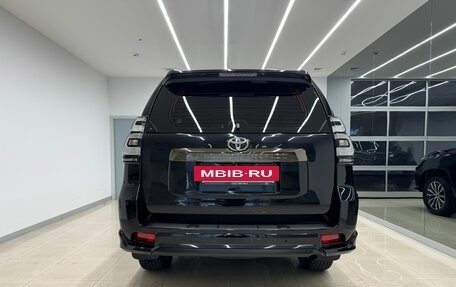 Toyota Land Cruiser Prado 150 рестайлинг 2, 2021 год, 9 000 000 рублей, 6 фотография
