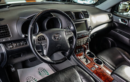 Toyota Highlander III, 2012 год, 2 499 000 рублей, 7 фотография