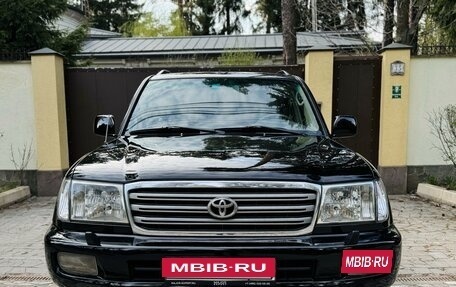 Toyota Land Cruiser 100 рестайлинг 2, 2004 год, 2 585 000 рублей, 4 фотография
