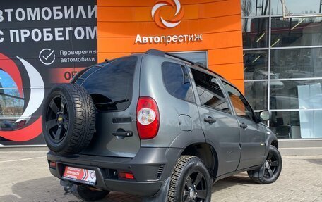 Chevrolet Niva I рестайлинг, 2018 год, 939 000 рублей, 7 фотография