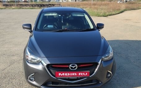 Mazda Demio IV, 2016 год, 970 000 рублей, 2 фотография