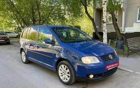 Volkswagen Touran III, 2004 год, 440 000 рублей, 4 фотография