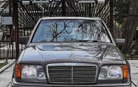 Mercedes-Benz E-Класс, 1994 год, 650 000 рублей, 1 фотография