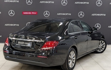 Mercedes-Benz E-Класс, 2018 год, 2 400 000 рублей, 5 фотография