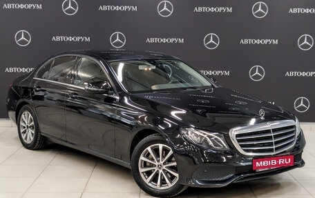Mercedes-Benz E-Класс, 2018 год, 2 400 000 рублей, 3 фотография