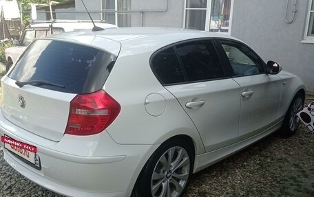 BMW 1 серия, 2011 год, 950 000 рублей, 6 фотография