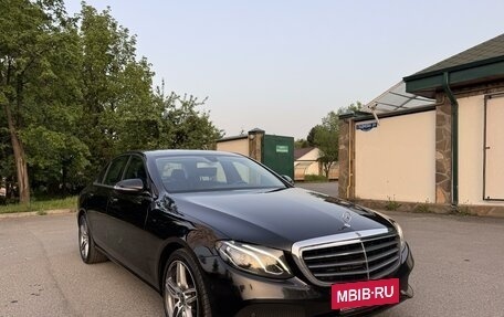 Mercedes-Benz E-Класс, 2017 год, 2 950 000 рублей, 3 фотография