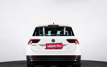 Volkswagen Tiguan II, 2018 год, 2 380 000 рублей, 5 фотография