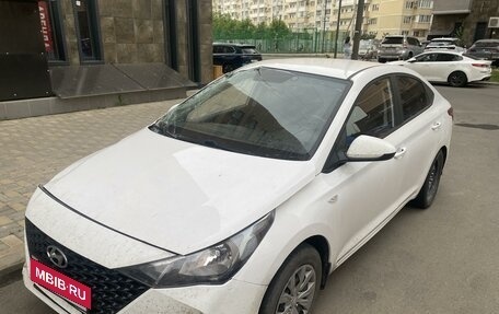 Hyundai Solaris II рестайлинг, 2021 год, 1 100 000 рублей, 2 фотография