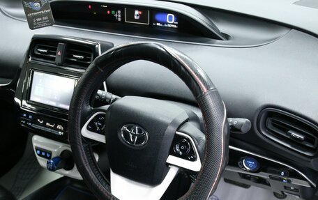 Toyota Prius IV XW50, 2016 год, 1 633 000 рублей, 13 фотография