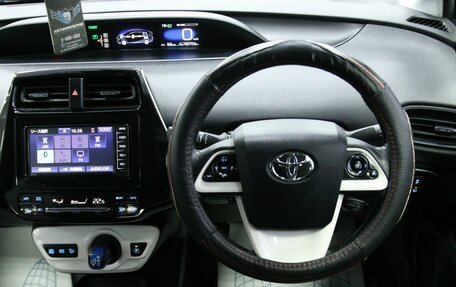 Toyota Prius IV XW50, 2016 год, 1 633 000 рублей, 15 фотография